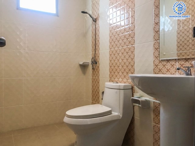 *****ทาวน์เฮ้าส์มือสองย่านนครปฐม ม.แกรนด์วิลเลจ2 เพชรเกษม เนื้อที่กว้างขวางมากถึง 27.5 ตร.ว. ฟังก์ชัน 3 ห้องนอน 3 ห้องน้ำ 1 ที่จอดรถ บนทำเลแห่งการเดินทาง เชื่อมต่อถนนพุฑธมณฑล สาย5 ในราคาคุ้มสุดในย่าน!